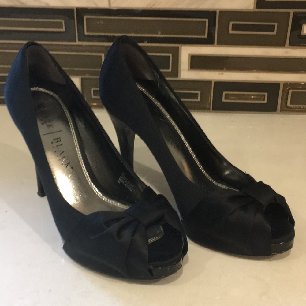 WHBM black Satin bow heels 7